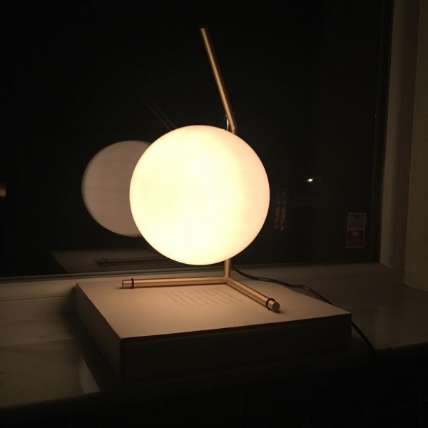 Série de lampes de table IC Lights