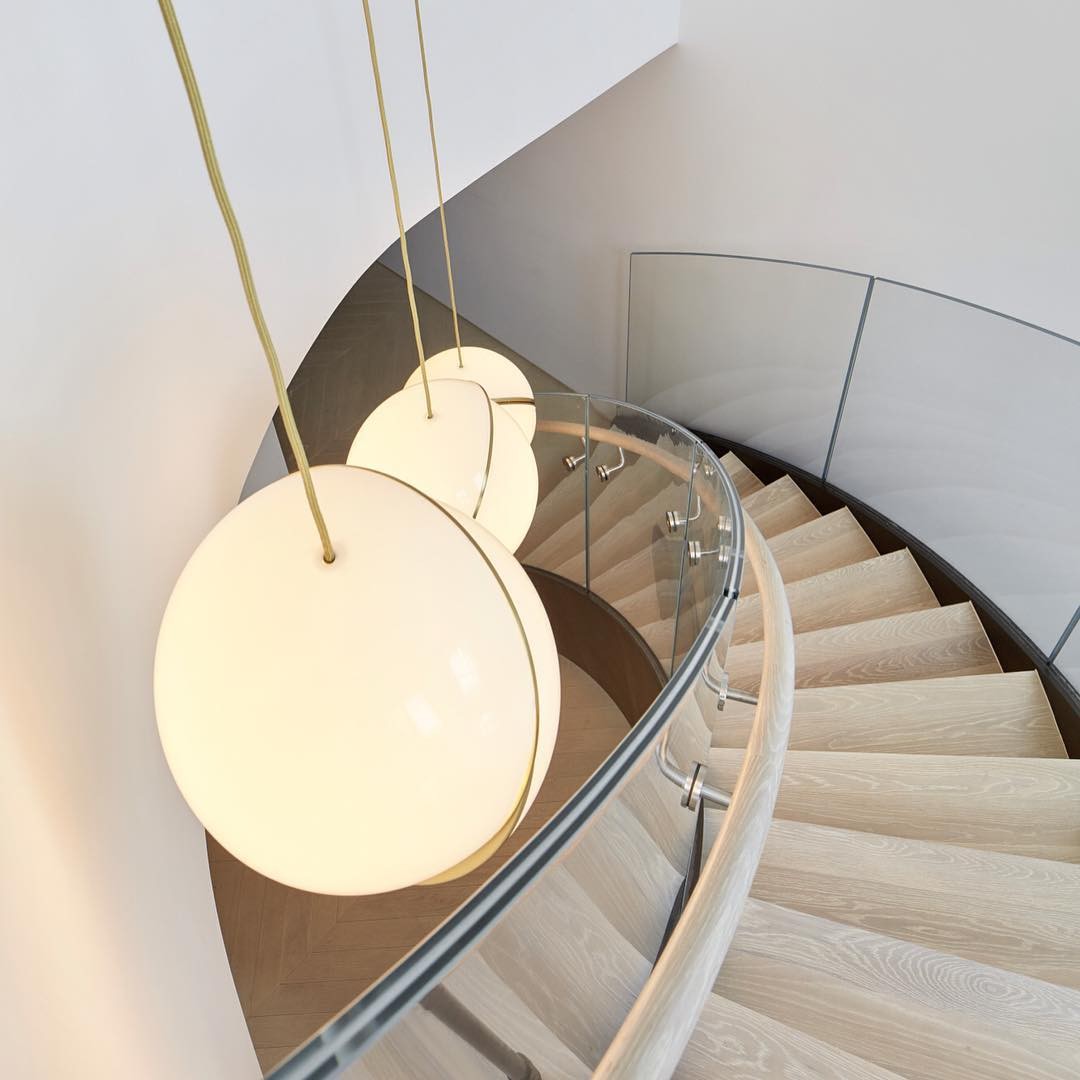 Crescent pendant lamp
