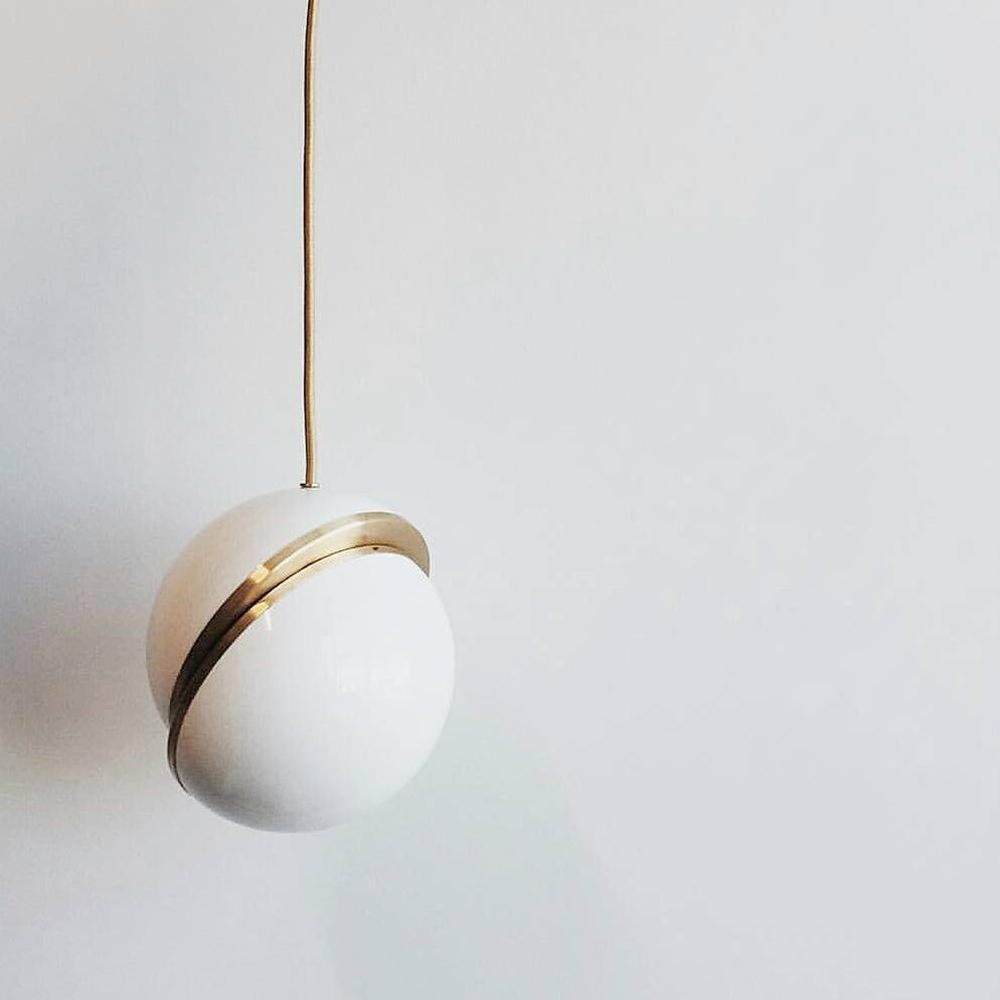 Crescent pendant lamp