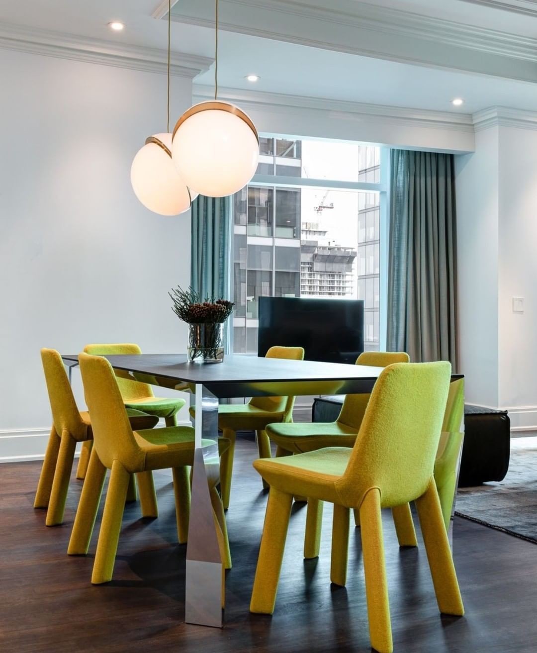 Crescent pendant lamp