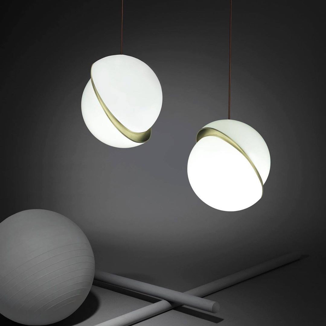 Crescent pendant lamp