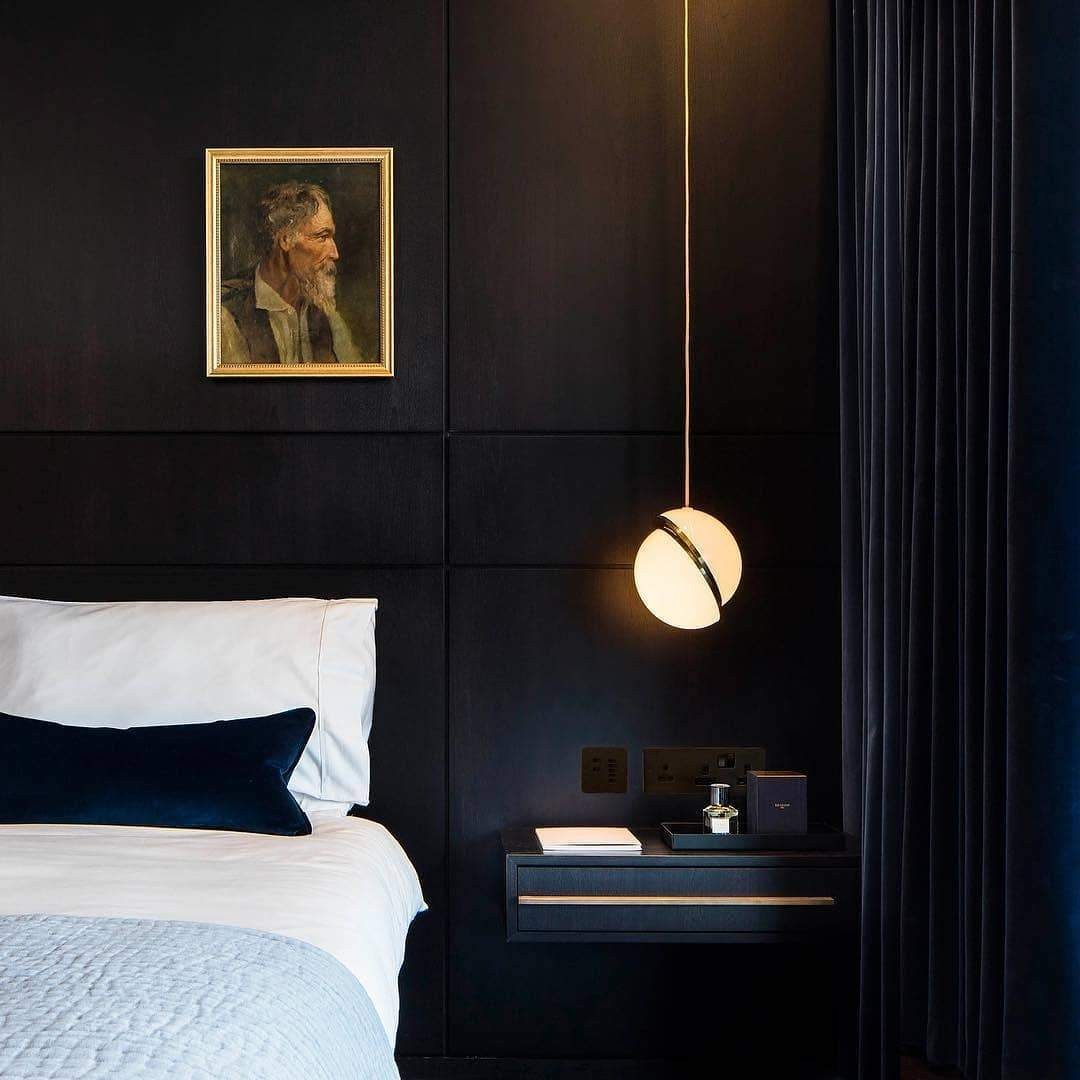 Crescent pendant lamp