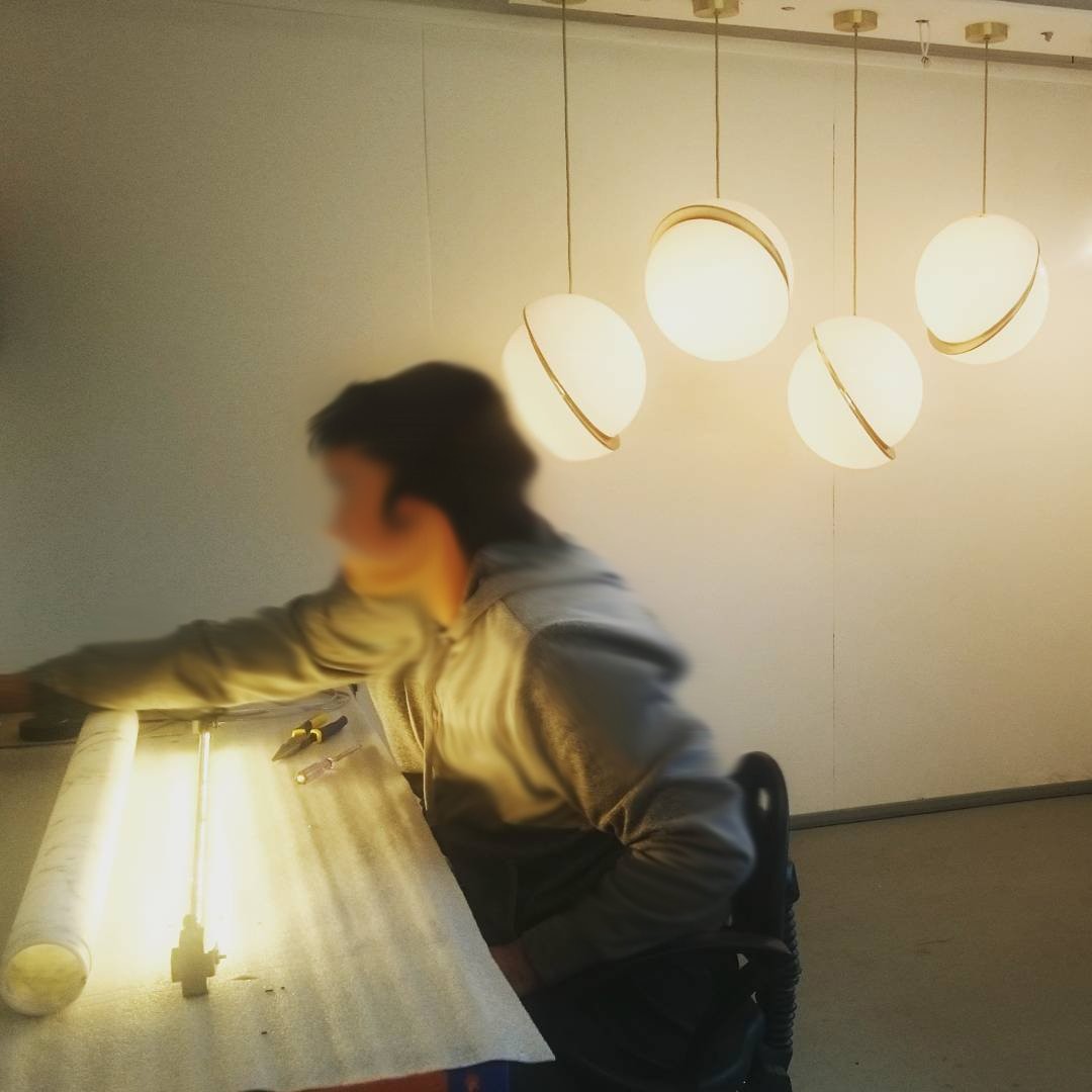 Crescent pendant lamp