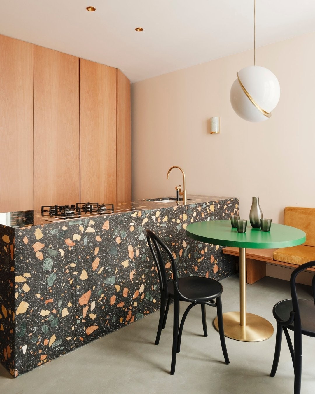 Crescent pendant lamp