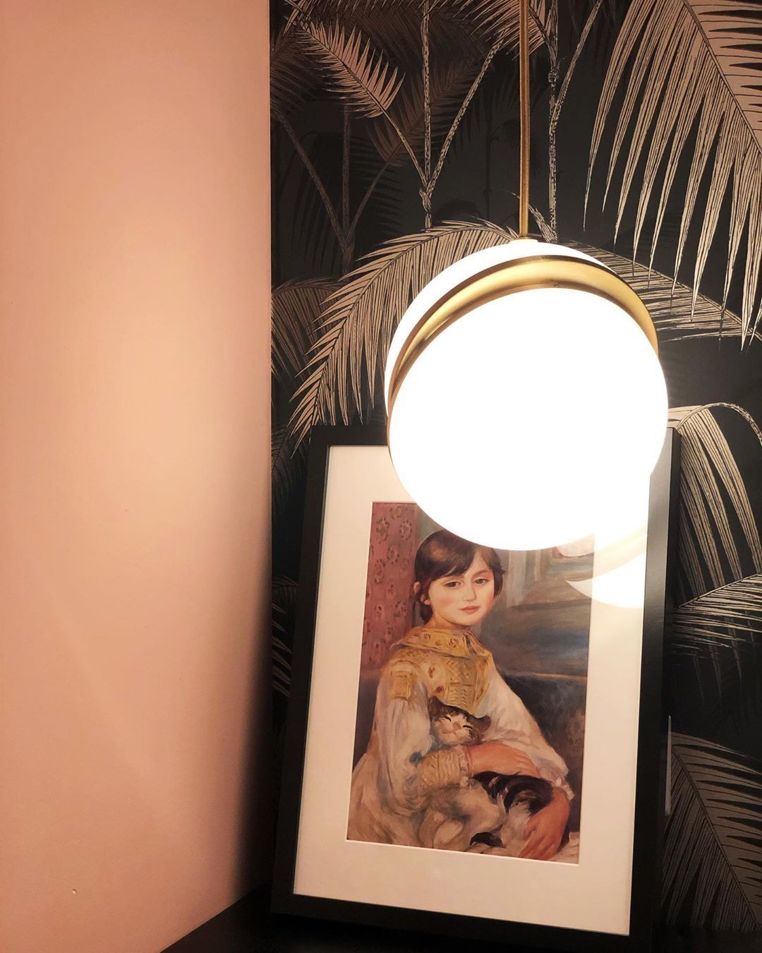 Crescent pendant lamp