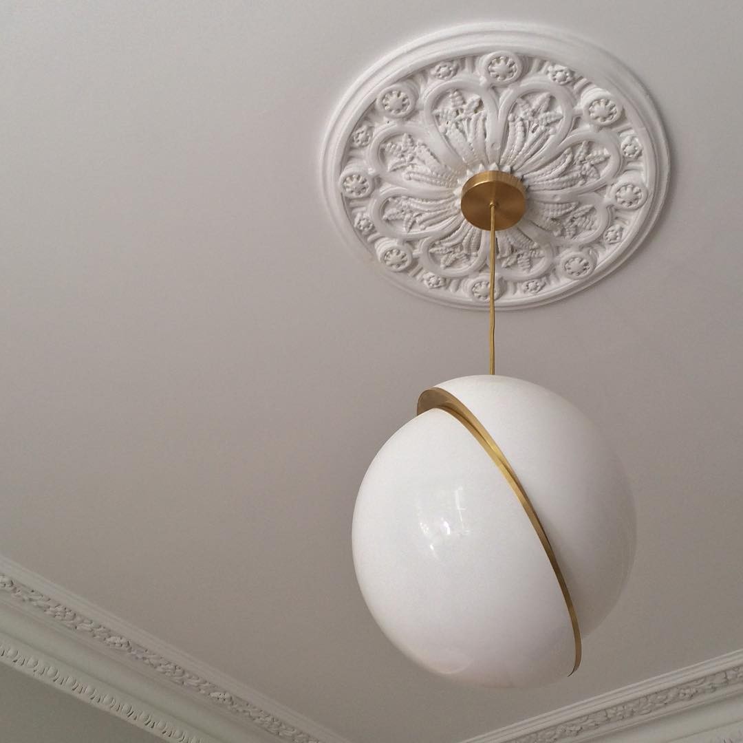 Crescent pendant lamp